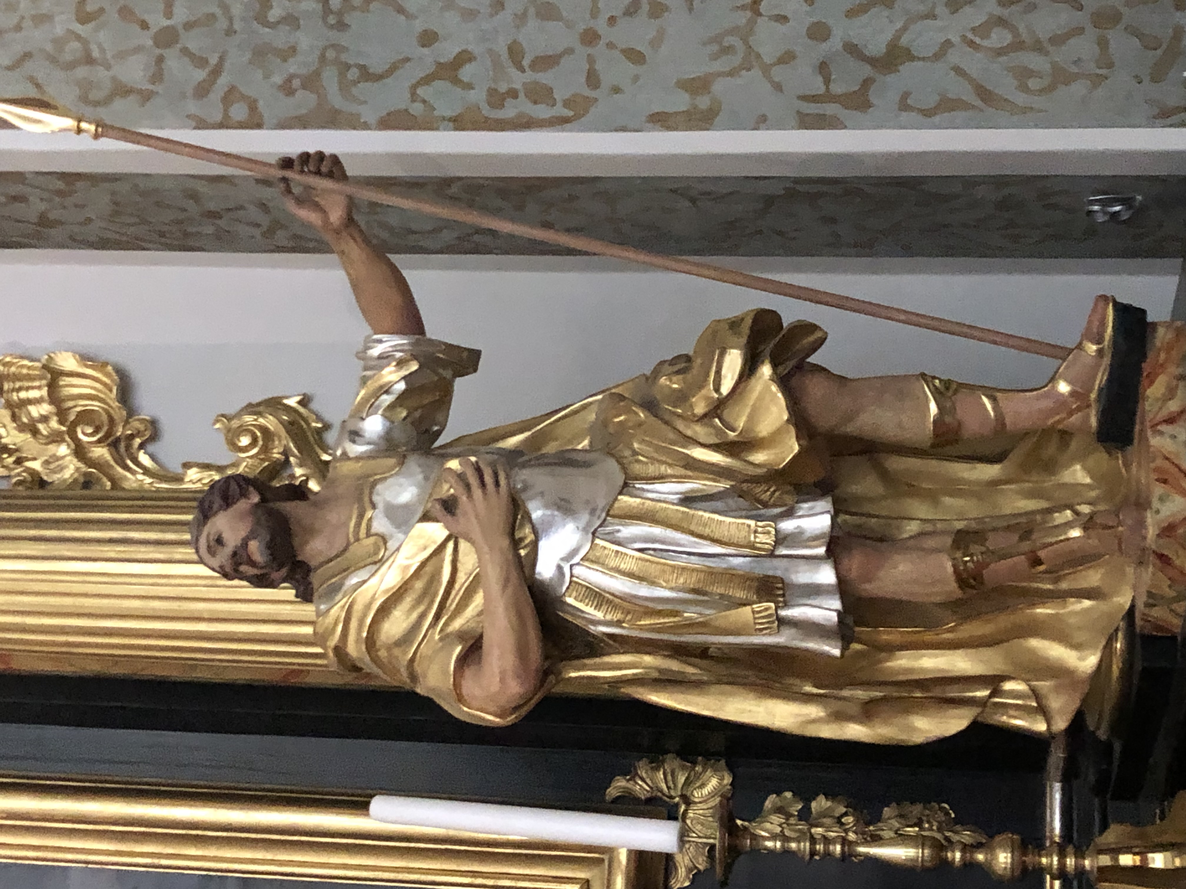 statue